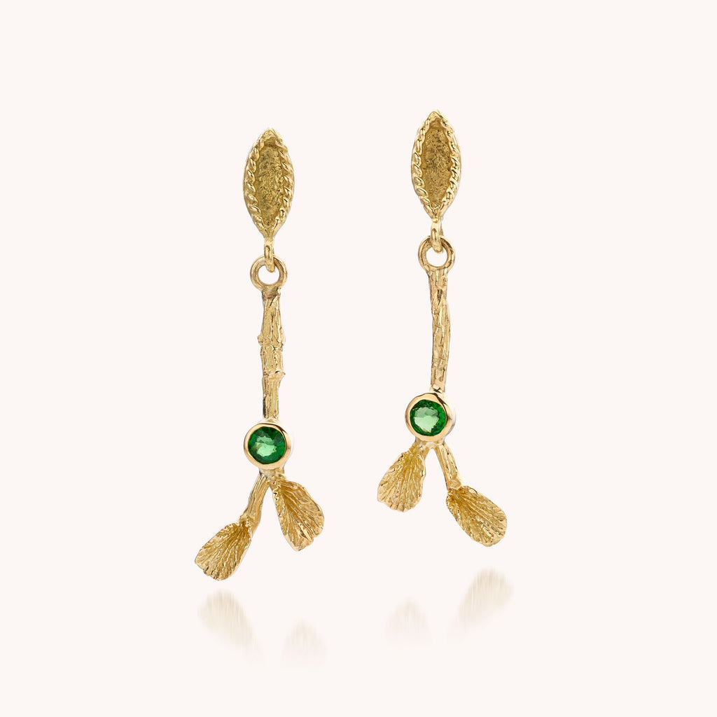 geelgouden oorhanger met tsavoliet