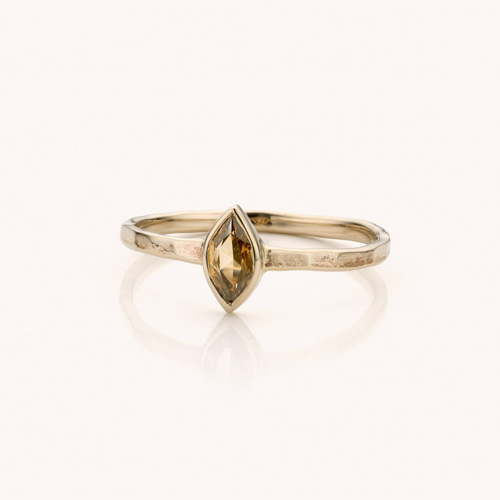 witgouden ring met bruine diamant