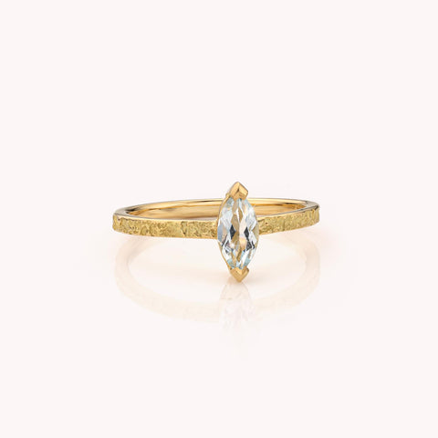 gouden ring met marquise geslepen topaas