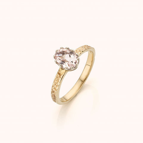 witgouden ring met ovale morganiet