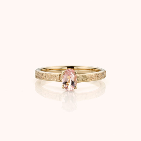 witgouden ring met ovale morganiet