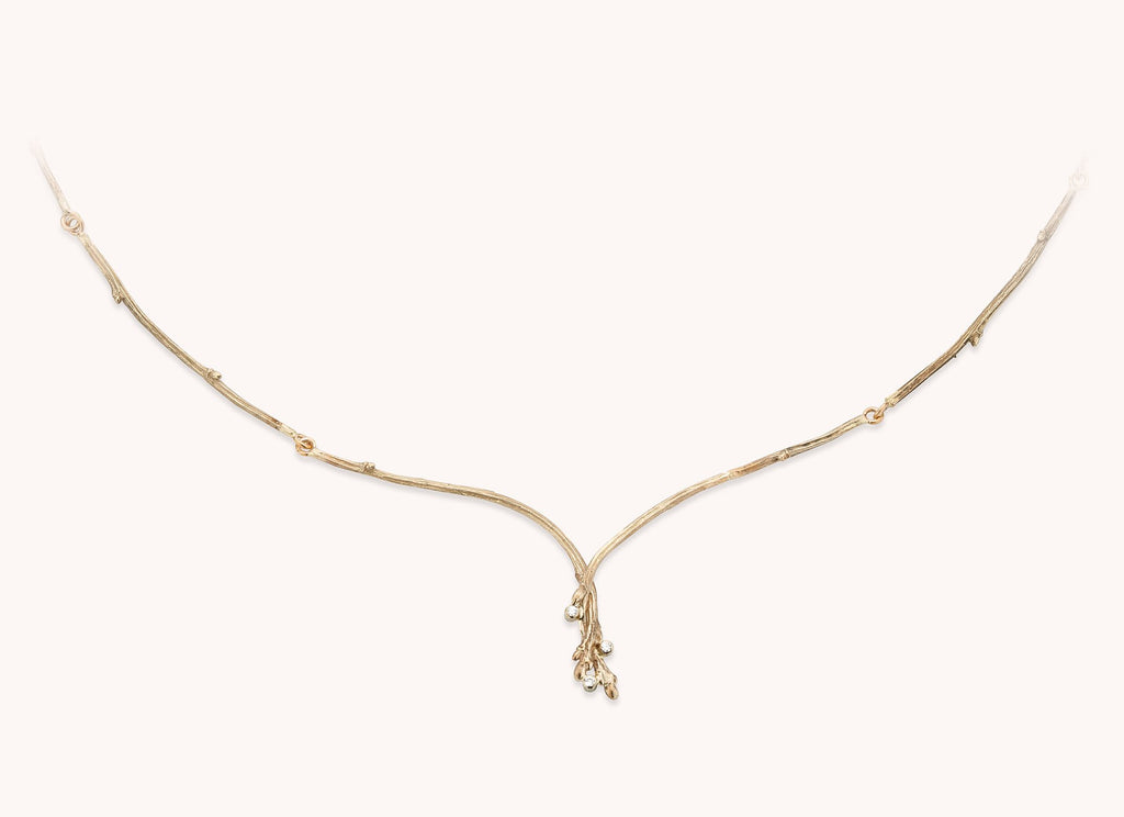 witgouden  halsketting met diamant en  takjes/bladknop motief