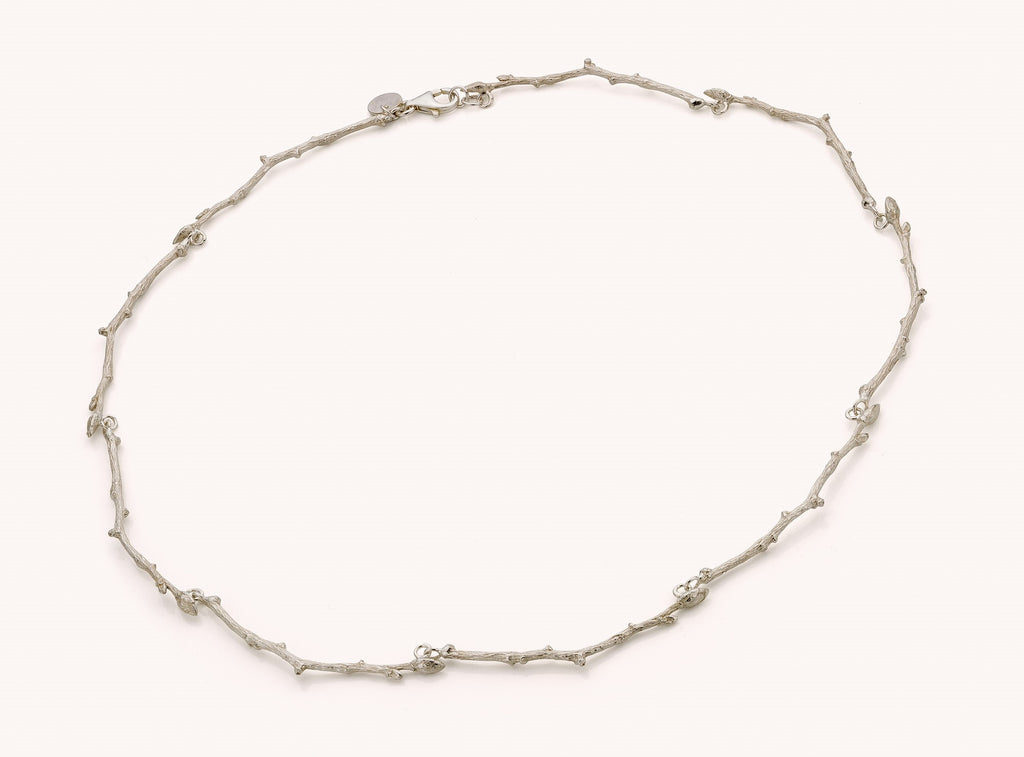 halsketting in zilver met takjes motief